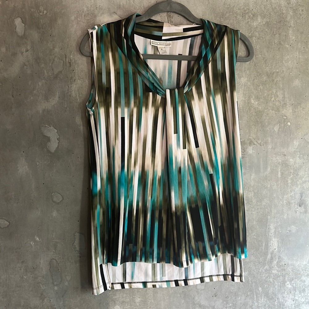 Dana Buchman business casual sleeveless blouse